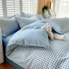 Conjunto de Roupa de Cama Quatro Peças em Algodão Puro Escovado, Sem Estampa, Classe A, para Dormitórios Estudantis, Lençol de Cama 100% Algodão, Capa de Edredom, Capa de Edredom de Presente Conjunto de Três Peças