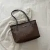 Bolso Tote Grande con Relieve para Mujer 2026 Otoño Nuevo Estilo Moda Versátil de un Solo Hombro para Debajo del Brazo Bolsa Grande para Viajes