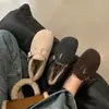 Sapatos fofos de sola grossa para mulheres, sapatos quentes de algodão com forro de fleece, chinelos fechados, para usar ao ar livre, sapatos baixos fofos de lã e veludo cotelê estilo Birkenstock
