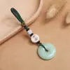 Chaveiro de carro requintado para atacado, pingente de chave, fivela segura, pingente de calcedônia branca, amuleto, pequeno vermelho, som de chocalho, explosão