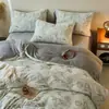 Estilo Pastoral Clase A Alto Gramaje Súper Suave Terciopelo de Leche Juego de Cuatro Piezas para Dormir sin Ropa Juego de Tres Piezas Fresco y Artístico con Tallado Tridimensional para Otoño e Invierno