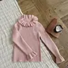 Suéter Tejido Cálido y Dulce con un Suave Estilo Otoñal e Invernal, Presentando un Cuello de Encaje Fruncido, Adecuado para Niños