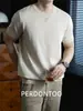 Camiseta Masculina de Verão Cleanfit Cinza Estilo Old Money Manga Curta Malha Elástica Confortável Gola Redonda Cor Sólida Slim Fit Meia Manga