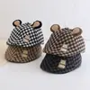 Chapéu Infantil Estilo Coreano Primavera e Outono Xadrez Urso Boina para Meninos e Meninas Urso Fofo Casual Versátil