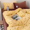 Juego de Cama Retro de Invierno de Cuatro Piezas con Lunares Crema y Terciopelo de Leche Sábana de Cama de Terciopelo Coral Funda de Edredón Sábana Ajustada Juego de Tres Piezas