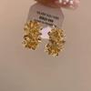 Aretes de Aro C de Flor Dorada a la Moda Diseño Nicho Exquisitos de Alta Gama Lujo Accesible Versátiles Nuevos Aretes para Mujer