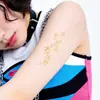 Pegatinas de tatuaje metálicas con lámina dorada con diseños de vid y florales, pegatinas doradas brillantes, tatuajes temporales impermeables suaves para la clavícula y el hombro