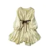 Vestido dulce de encaje estilo francés con detalles de lazo, manga larga, diseño que ciñe la cintura, efecto adelgazante, adecuado para figuras petite, colección otoño 2026