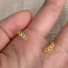 Pendientes de Encaje Dorados Brillantes con Diamantes Estilo Medieval para Mujer Retro Exquisitos Accesorios de Joyería para Orejas Franceses de Gama Alta Venta al por Mayor Nuevo Estilo