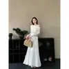 Elegante conjunto de top y falda de base con un solo hombro, encaje recortado y plisados, nueva colección otoño 2026, ropa elegante para mujer
