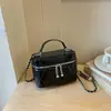 Bolso bandolera acolchado con cadena estilo Chanel transfronterizo, bolso de mano para salir, bolso de hombro, nuevo bolso cuadrado pequeño simple de moda 2026