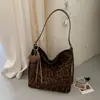 Bolso de Hombro Retro de Gamuza Simple para Mujer 2026 Otoño Invierno Nuevo Casual Gran Capacidad para Viaje Diario Bolso Cruzado de un Solo Hombro