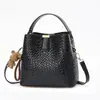 Bolso Tejido Vintage para Mujer 2025 Nuevo Bolso Cubo de Moda Versátil Bolso de Hombro Cruzado Bolso de Mano Transfronterizo para Mujer