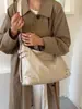 Nova Bolsa Feminina 2025 Bolsa de Mão de Grande Capacidade Bolsa de Ombro Estilosa Simples para o Dia a Dia Bolsa Transversal Moda Transfronteiriça