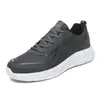 Atacado de primavera comércio exterior plus size Nova Moda Sapatos casuais masculinos coreanos tênis masculino impermeável para atividades ao ar livre 17 sapatos masculinos