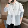 Camisa casual estilo coreano para primavera e outono, camisa da moda 2024 com corte solto moderno, camisa estilosa de retalhos color-blocking de manga comprida para homens