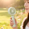 Ventilador de Escritorio Portátil de Mano Simple Ventilador Recargable por USB con Luz Nocturna y Gancho para Colgar Ventilador Pequeño