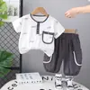 Conjunto de Verano para Niños 2025 Nuevo Elegante Ropa de Verano para Bebés Conjunto de Dos Piezas con Estampado de Letras Manga Corta Pantalones Cortos para Bebés