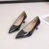 Zapatos de Salón Elegantes de Punta Fina Poco Profundos de Diseño de Nicho Nueva Moda Primavera/Verano 2025 Estilo Socialité Versátiles Zapatos de Salón para Mujer