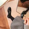 Mocasines de piel para mujer con hebilla dorada y suela gruesa, nuevo modelo 2026, zapatos slip-on de estilo universitario británico con tacón grueso
