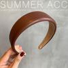 Corea del Sur Chic retro todo-fósforo PU cuero diadema de esponja elegante moda diadema de cuero sintético estilo Chanel horquilla para mujeres