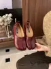 Zapatos retro franceses de nicho con punta dividida y estampado de leopardo para mujer, nuevo estilo 2026, zapatos de abuela poco profundos plisados, mocasines de pezuña de cerdo