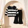 26 Roupa de Menina para Primavera e Outono Novo Estilo Gola Boneca Moletom Listrado Calça Flare Cor Sólida Fashion e Elegante Direto da Fábrica