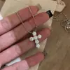 Colar Minimalista com Pingente de Cruz de Zircônia Moda Casual Versátil para o Dia a Dia Corrente para Clavícula Luxo Leve Acessório de Alta Qualidade