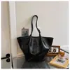 Bolso tote de moda para mujer, diseño plisado de alta gama, nuevo bolso de hombro casual más vendido, gran capacidad, bolso de mano versátil, venta al por mayor