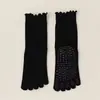 Calcetines de Yoga para Mujer, Calcetines Antideslizantes Profesionales de Media Pantorrilla, Calcetines de Dedos Divididos para Pilates Fitness Deportes, Calcetines de Encaje sin Costuras de Cinco Dedos
