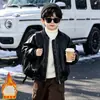 2421 Chaqueta de Cuero para Niños 2026 Nueva Genial Atractiva Ropa de Invierno para Bebés Chaqueta con Forro de Terciopelo Ropa Abrigo Engrosado de Otoño Invierno para Niños