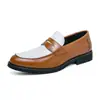 Zapatos de cuero de moda de corte bajo para hombre de primavera nuevos, transfronterizos, talla grande 46, zapatos de cuero con combinación de colores blanco y negro, mocasines slip-on para hombre