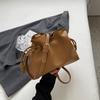 Bolsa de Grande Capacidade Feminina 2025 Primavera Nova Moda Design Nicho Bolsa de Ombro Transversal Vintage Pregueada Bolsa Balde