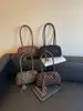 Bolso tipo almohada de lunares retro nuevo 2026, un bolso único y elegante diseñado para mujeres, perfecto para el uso diario y para ir al trabajo.