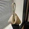 Bolsa de palha de grande capacidade, bolsa bordada, bolsa feminina, nova bolsa clutch da moda de verão 2026, alto apelo estético para vendas transfronteiriças