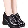 Otoño 2026 Versátiles de Suela Gruesa Punta Redonda Tacón de Cuña Nuevos Zapatos de Madre con Cordones Suela Suave Cómodos Ligeros Tacones Altos