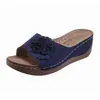 Pantuflas de cuña de talla grande transfronterizas para mujer 2025 Nuevo estilo de verano con diseño calado Sandalias Temu de venta caliente para mujer Sandalias ligeras para exteriores