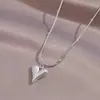 Acero de Titanio Completo Transfronterizo Más Vendido Diseño de Nicho Cadena de Hueso de Serpiente Perlada con Colgante de Corazón Puntiagudo Moda Tendencia Venta Directa del Fabricante
