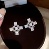 Brincos de Tarraxa Quadrados com Cruz Zircônia Prateada Sparkle Estrelado, Brincos Minimalistas da Moda, Brincos de Luxo Leve de Alta Qualidade