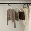 Conjunto de cárdigan simple Y.JIA Yijia para protección solar de principios de otoño + Chaleco con diseño de espalda descubierta + Falda de línea A para mujer 5021