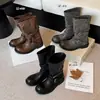 Botas de Cano Curto de Couro Genuíno Retrô Femininas 2026 Novas Salto Grosso Couro Polido Fivela Botas de Motocicleta Botas Emagrecedoras Botas de Equitação 34-42