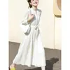 Vestido blanco de cuello francés para mujer, nuevo de verano 2026, casual, entallado en la cintura, adelgazante, versátil, largo, con un aire elegante