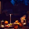 Lámpara de mesa recargable tipo OVNI de lujo con control táctil, hecha de metal y aluminio, para bares, restaurantes, camping y como luz nocturna ambiental de mesita de noche.
