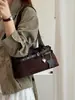 Bolsa de ombro retrô transfronteiriça de moda para mulheres, nova bolsa Boston de nicho de alta qualidade, bolsa de mão e bolsa de ombro elegantes para o dia a dia
