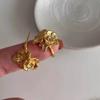 Explosões Outono e Inverno 2024 Brincos de Flor em Forma de C Estilo Simples de Metal Brincos Distintivos Moda para o Trabalho Brincos Elegantes para Mulheres