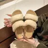 Sandálias abertas estilo francês com solas grossas, chinelos de meia da moda e versáteis, nova coleção de outono 2026, sapatos peludos estilo fada delicados