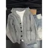 Suéter cárdigan con capucha y botones, color blanco grisáceo, para hombre, otoño e invierno, sensación de alta gama, estilo relajado, suéter de punto, chaqueta de corte limpio