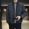 Fw11224 Inverno 2025 Novo Masculino Ligeiramente Largo Padrão Nacional 90 Malha Costurada Conjunto Jaqueta de Penas Espessada Falso Duas Peças