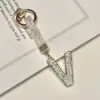 Pingente de chaveiro de carro com 26 letras em inglês cravejado de diamantes transfronteiriço, decoração de bolsa com strass de argila, atacado de chaveiro de celular
