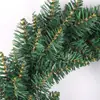 Especializado en Comercio Exterior, Coronas de Navidad Transfronterizas, Coronas de Hierba Verde Puntiaguda de PVC, Decoraciones Festivas Artificiales Ecológicas, Venta al por Mayor desde Fabricantes